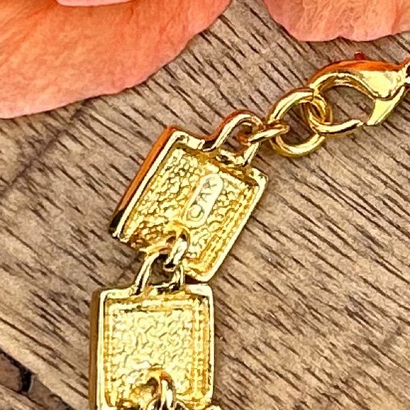 ✨Anne Klein enamel and gold tone bracelet with clasp closure - Picture 5 of 7